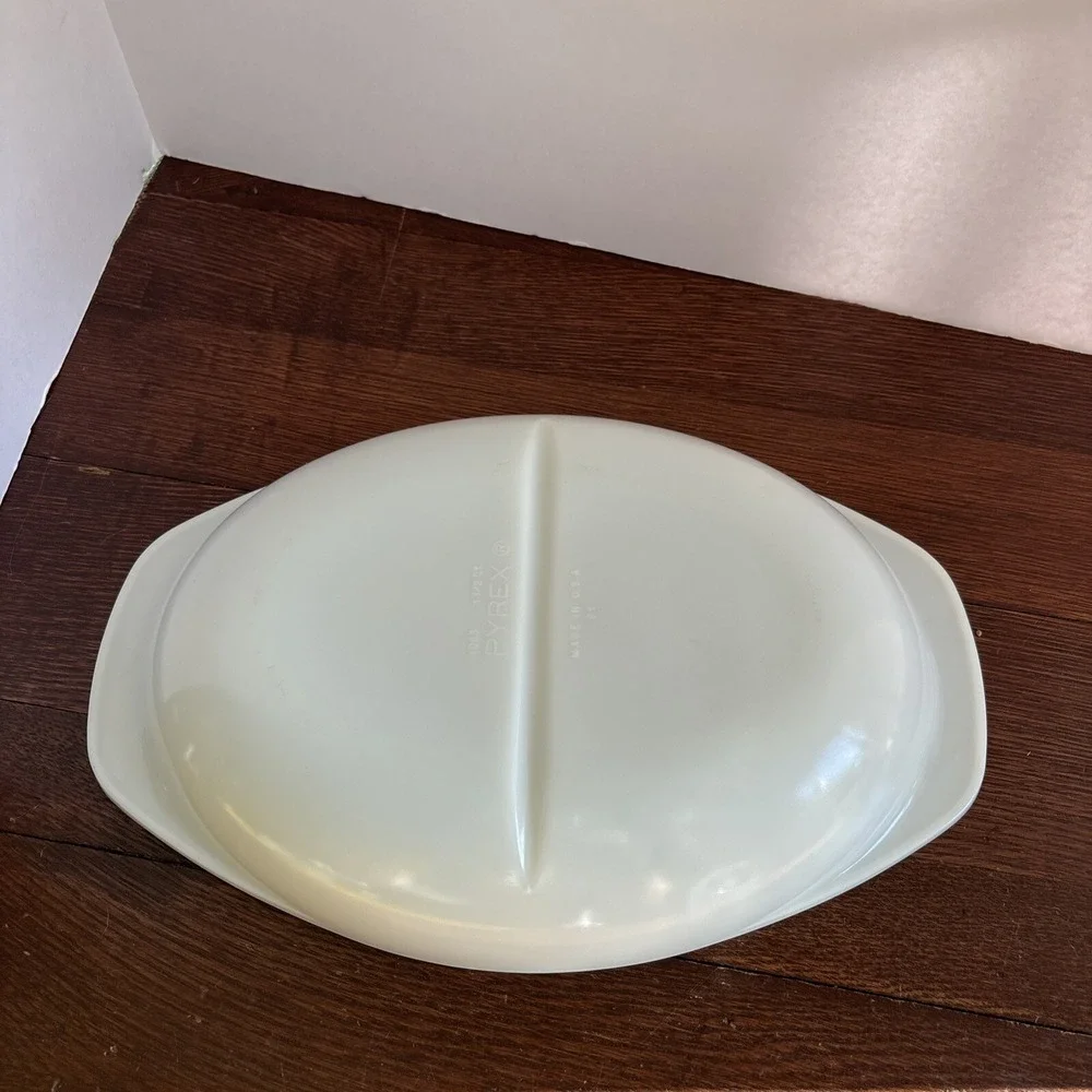Vintage Pyrex Milk‎ Glass Divided Casserole (1.5 Quart)